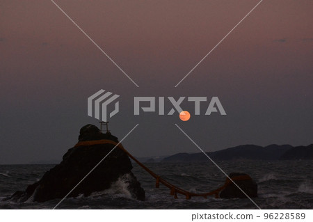 Full moon (total lunar eclipse) and Meotoiwa 96228589