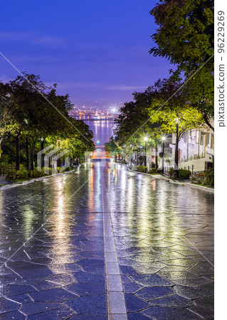 [Hokkaido/ Hakodate] Rainy Hakodate/Hachimanzaka October 96229269