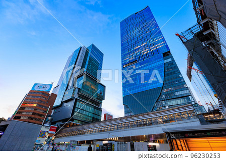 Tokyo: The streets in front of Shibuya Station in the early morning: Shibuya Scramble Square and Shibuya Hikarie 96230253
