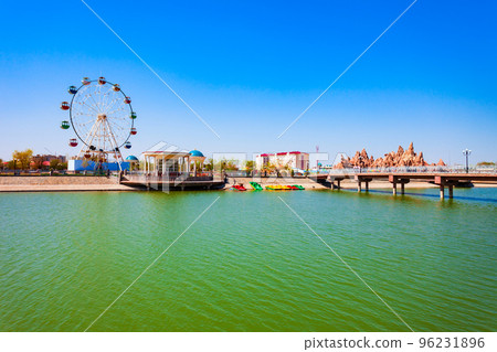 Ferris wheel, Yoshlar Koli Youth Lake, Urgench 96231896