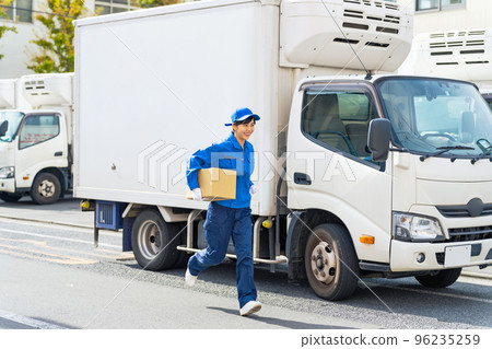 銷售司機提著行李跑 銷售司機提著行李跑 96235259