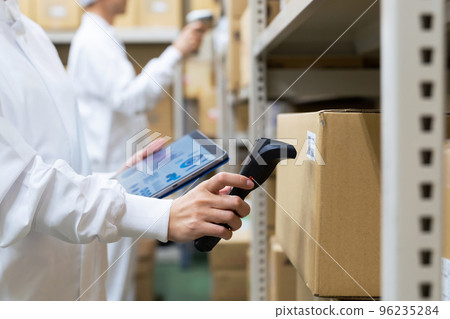 使用條形碼閱讀器進行庫存管理 Warehouse Inventory 96235284