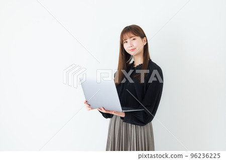 筆記本電腦業務的女人 96236225