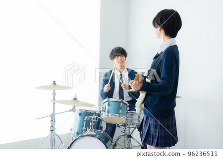 鼓手高中女生鼓班 鼓手高中女生鼓班 96236511