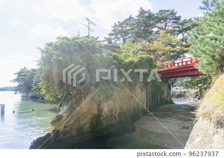 日本三大名勝之一的松島，水鹿橋（宮城縣松島市） 96237937