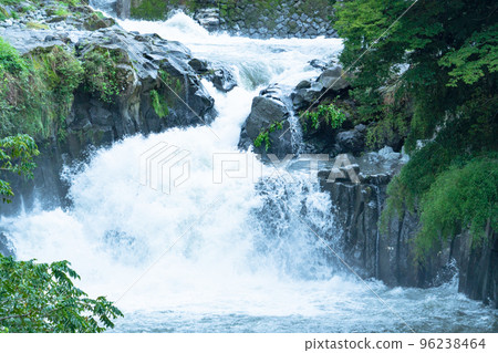 Fresh green scenery of Tahara Falls 2022 96238464