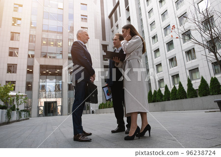 Business people that work together. Concept of teamwork and partnership 96238724