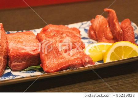 烤肉餐廳的肉 烤肉餐廳的肉 96239028