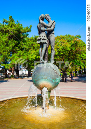 Lovers fountain monument in Gelendzhik Lovers fountain monument in Gelendzhik 96240023