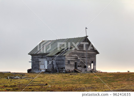 Abandoned old hunting house in tundra of Novaya Zemlya archipelago Abandoned old hunting house in tundra of Novaya Zemlya archipelago 96241635
