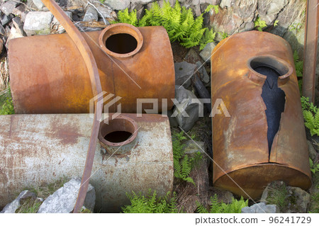 broken barrels with oil broken barrels with oil 96241729
