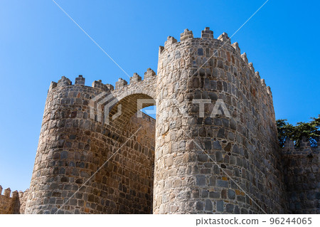 The Roman Walls of Avila a sunny summer day 96244065