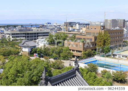 從岸和田城眺望大阪府岸和田市岸和田市政府 從岸和田城眺望大阪府岸和田市岸和田市政府 96244339