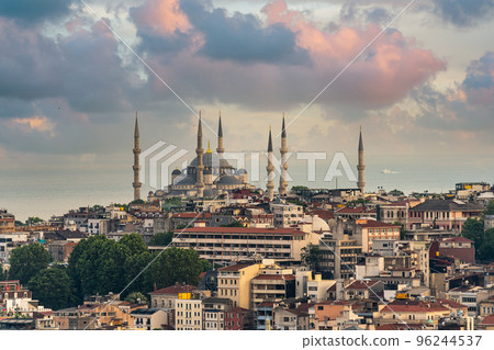 Hagia Sophia at sunset, the former cathedral and Ottoman Mosque in Istambul, Turkey 96244537