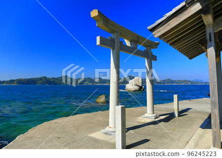 [Ehime Prefecture] Shiroishi Ryu Shrine in sunny weather (Matsuyama City) 96245223