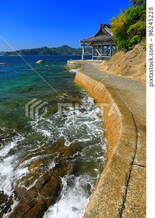 [Ehime Prefecture] Shiroishi Ryu Shrine in sunny weather (Matsuyama City) 96245228