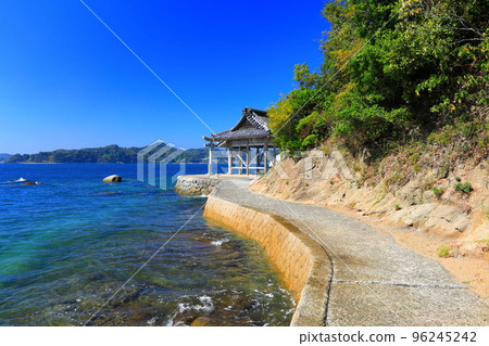 [Ehime Prefecture] Shiroishi Ryu Shrine in sunny weather (Matsuyama City) 96245242