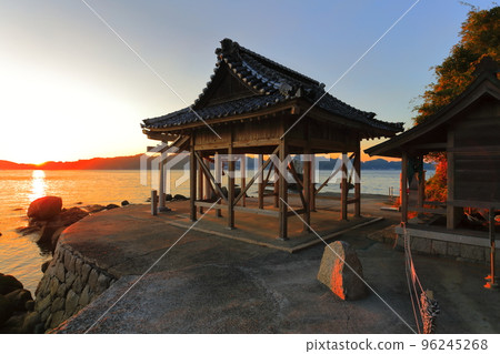 [Ehime Prefecture] Shiroishi Ryu Shrine at sunset (Matsuyama City) 96245268