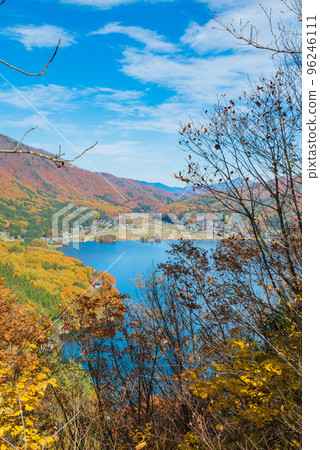 秋季可眺望木崎湖的大熊山徒步路線 96246111