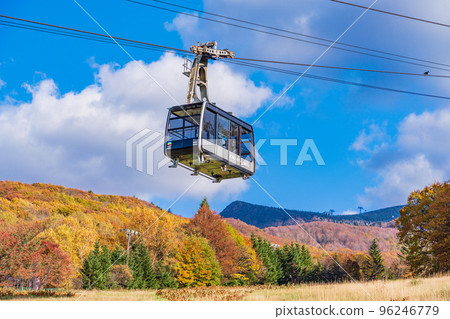 (Yamagata Prefecture) Yamagata Zao with autumn leaves Zao Ropeway/Slope waiting for snow (Yamagata Prefecture) Yamagata Zao with autumn leaves Zao Ropeway/Slope waiting for snow 96246779