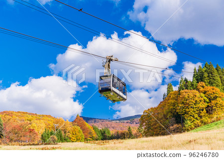 (Yamagata Prefecture) Yamagata Zao with autumn leaves Zao Ropeway/Slope waiting for snow 96246780