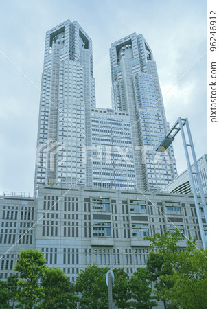 從外部看東京都新宿區的東京都政府大樓（1st Main Building、2nd Main Building、Assembly） 96246912