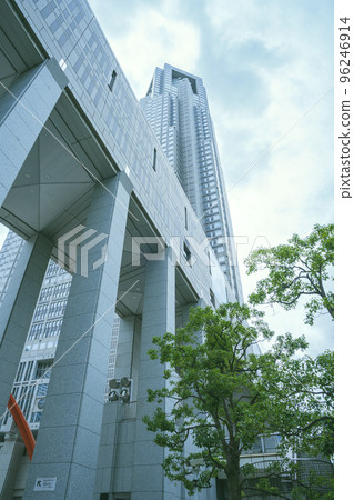 從外部看東京都新宿區的東京都政府大樓(1st Main Building、2nd Main Building、Assembly) 從外部看東京都新宿區的東京都政府大樓(1st Main Building、2nd Main Building、Assembly) 96246914