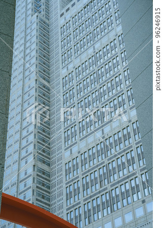 從外部看東京都新宿區的東京都政府大樓（1st Main Building、2nd Main Building、Assembly） 96246915