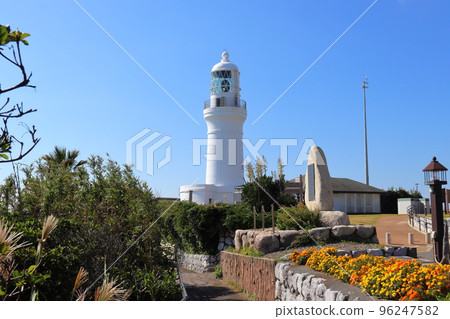 Omaezaki Lighthouse shining in the blue sky (Omaezaki City, Shizuoka Prefecture) 96247582