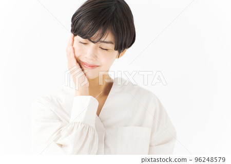 捷徑女人白色背景 捷徑女人白色背景 96248579