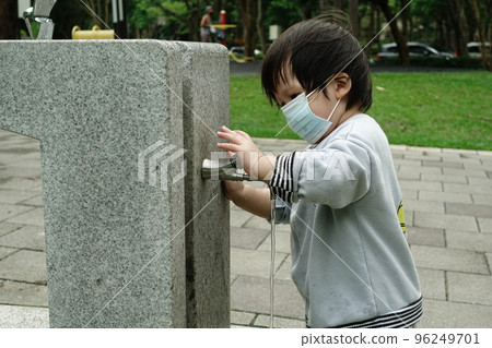 Washing hands Washing hands 96249701