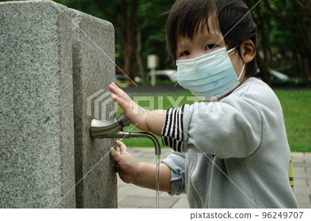 Washing hands Washing hands 96249707