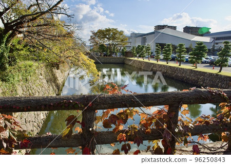 秋天的國寶松江城堀川風光 秋天的國寶松江城堀川風光 96250843