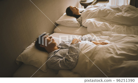 couple in bedroom 96251390