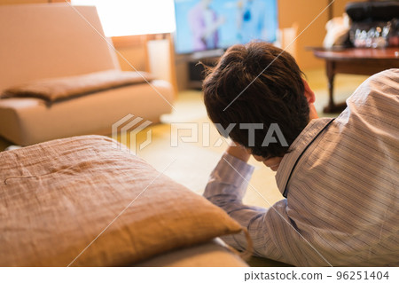 40多歲的男人穿睡衣 96251404