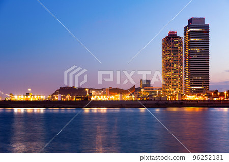 Torre Mapfre and Hotel Arts in evening time Torre Mapfre and Hotel Arts in evening time 96252181
