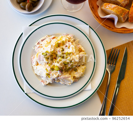 Popular salad of Spanish cuisine Ensalada alemana 96252654