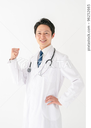 醫生男性拳頭泵白色背景 96252665