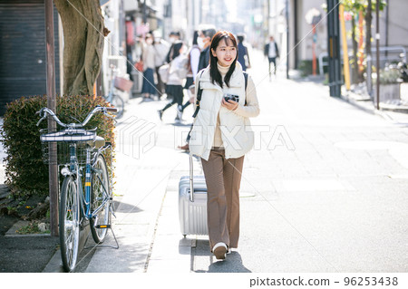 A woman with a carry case trip A woman with a carry case trip 96253438