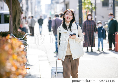 A woman with a carry case trip A woman with a carry case trip 96253440