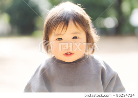 Baby to play outside 96254724