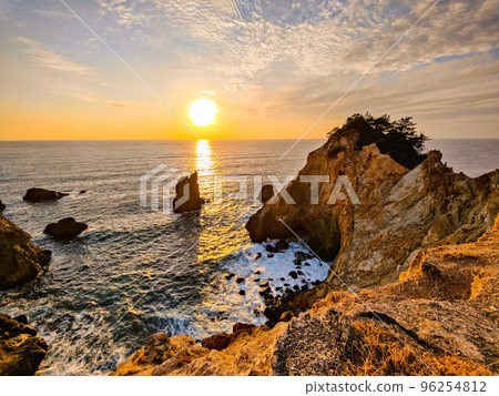 Sunset at Koganezaki 96254812