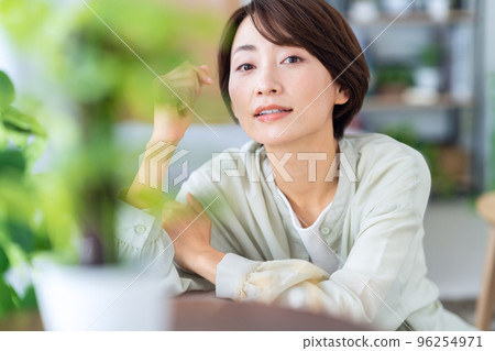 Female Housewife Lifestyle Living Female Housewife Lifestyle Living 96254971