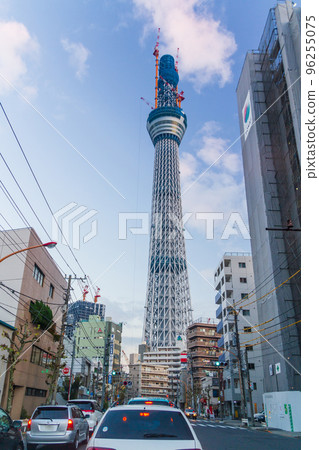 東京晴空塔正在建設中 96255075