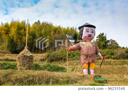 Asuka Village, Nara Prefecture, Winter, Japanese pampas grass (pile of rice straw) and scarecrows Asuka Village, Nara Prefecture, Winter, Japanese pampas grass (pile of rice straw) and scarecrows 96255548