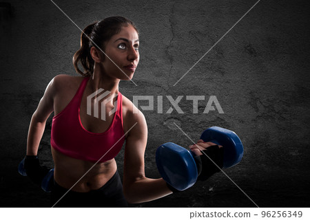Athletic muscular woman 96256349