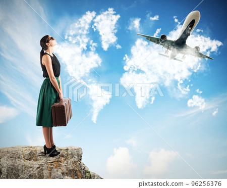 Tourists watch the aircraft takeoff 96256376