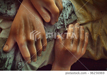 spanish doll hands 96256969