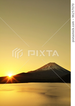 Mt. Fuji and the first sunrise 96257070