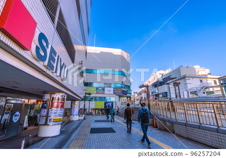 日本橫濱市景 鶴見站西口、西友站等 日本橫濱市景 鶴見站西口、西友站等 96257204